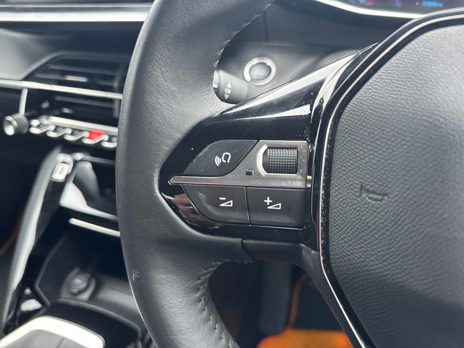 Used Peugeot 2008 2022 for sale - 77024262: Photo 24