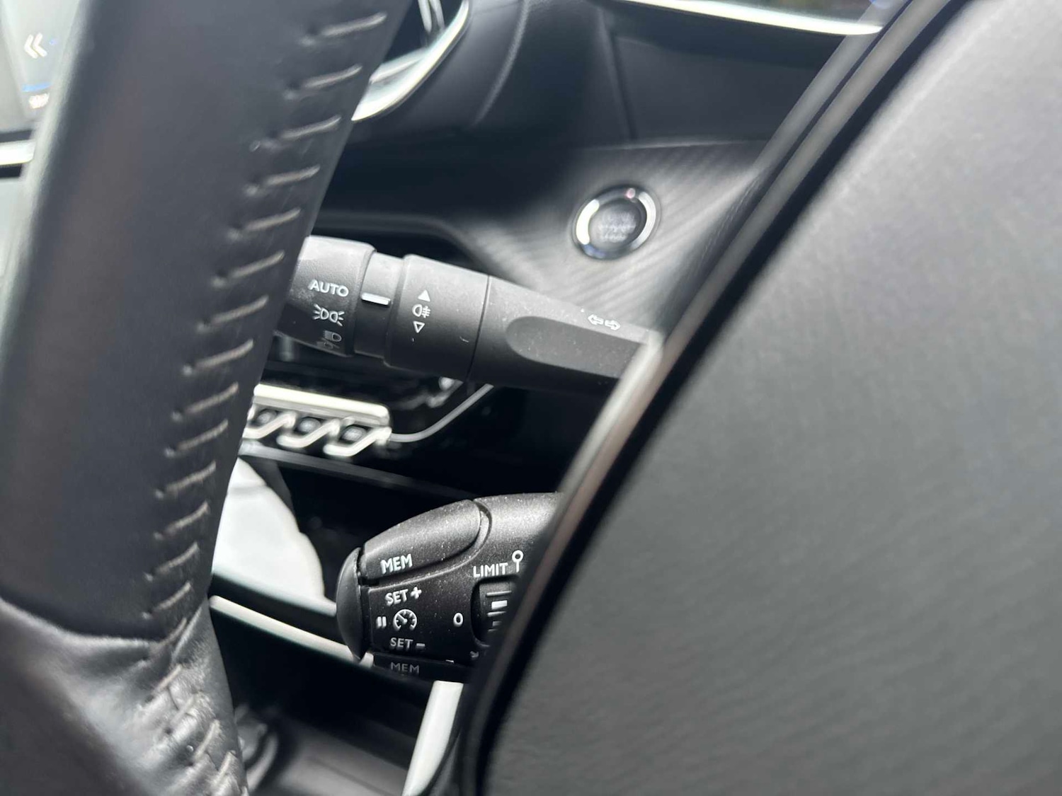 Used Peugeot 2008 2022 for sale - 77024262: Photo 25