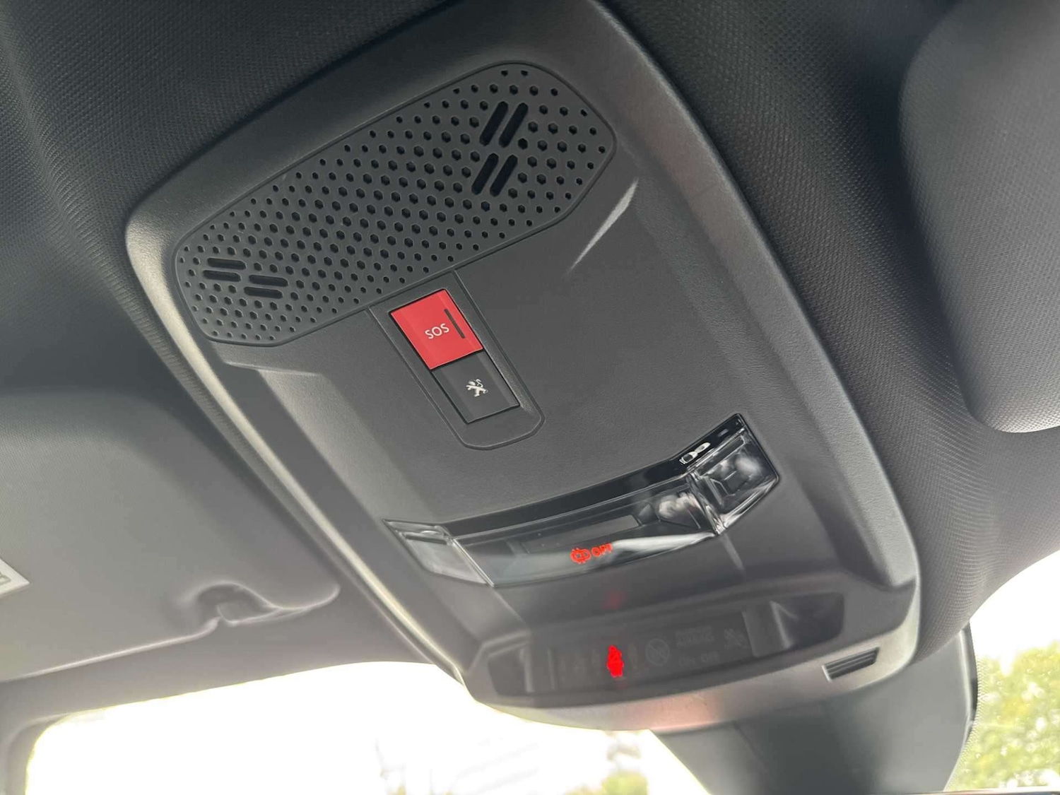 Used Peugeot E-2008 2023 for sale - 76892154: Photo 12