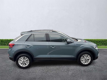 Used Volkswagen T-Roc 2022 for sale - 77488628: Photo