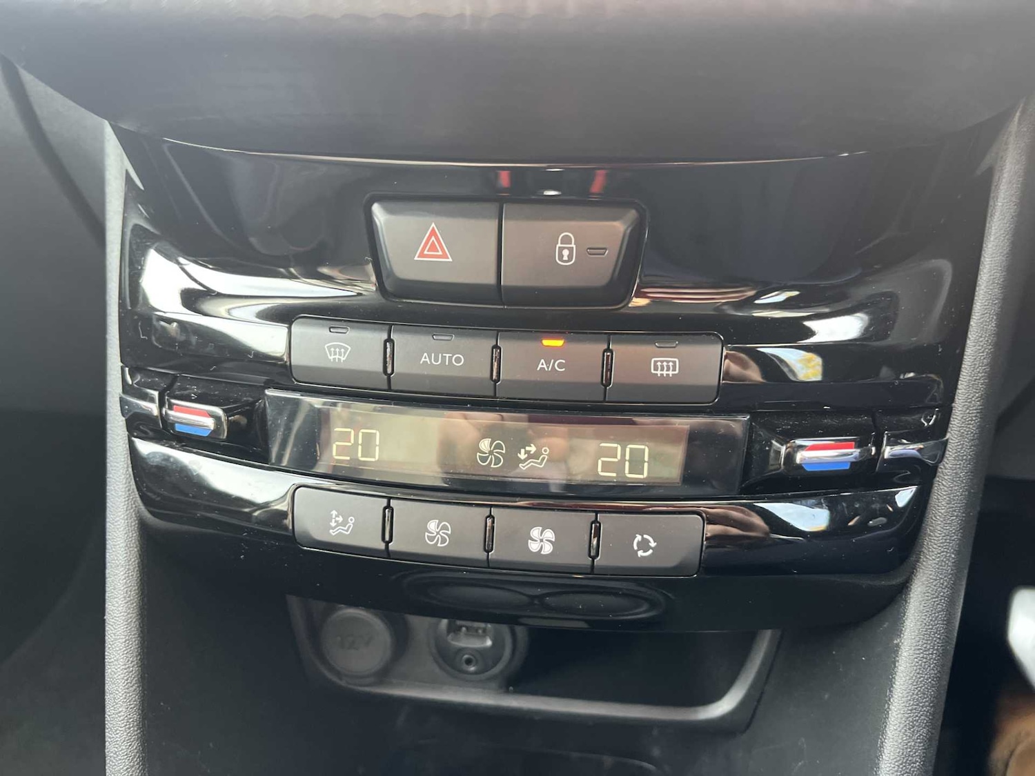 Used Peugeot 208 2016 for sale - 76363413: Photo 11
