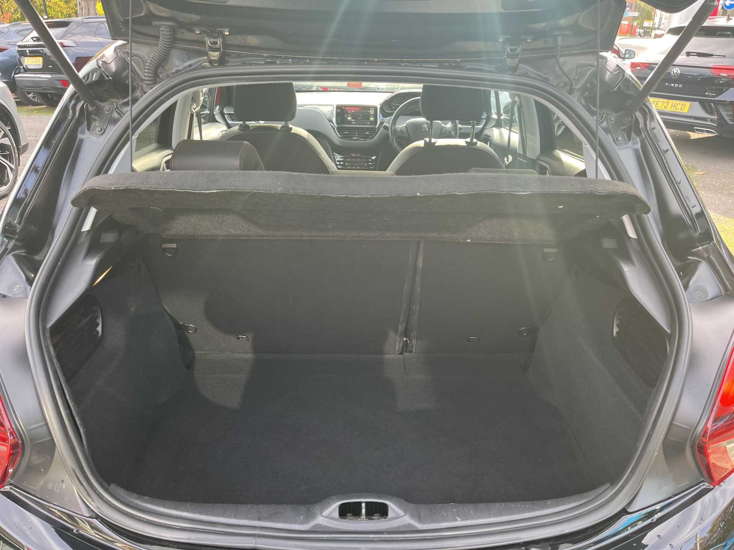 Used Peugeot 208 2016 for sale - 76363413: Photo 16