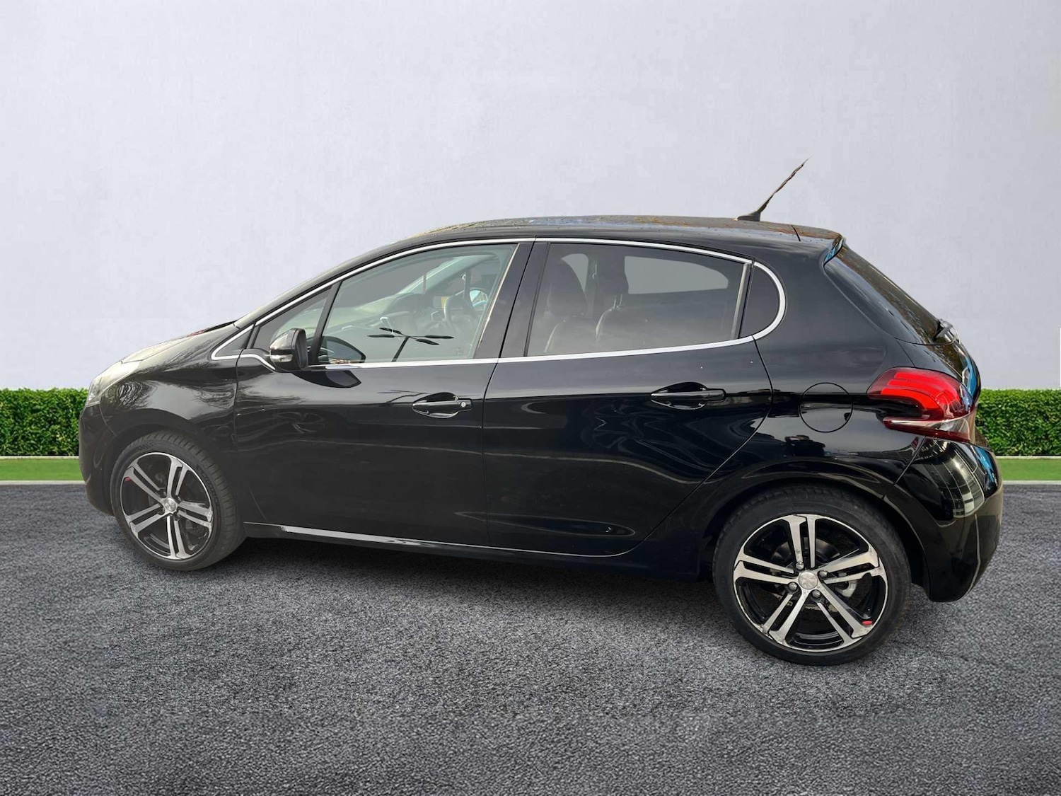 Used Peugeot 208 2016 for sale - 76363413: Photo 18
