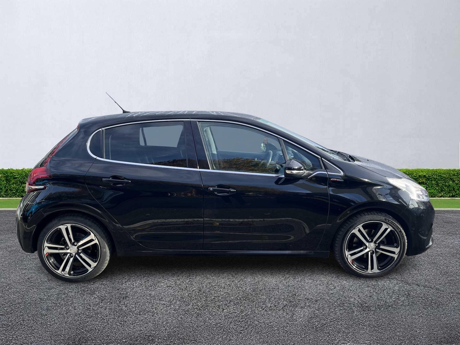 Used Peugeot 208 2016 for sale - 76363413: Photo 3