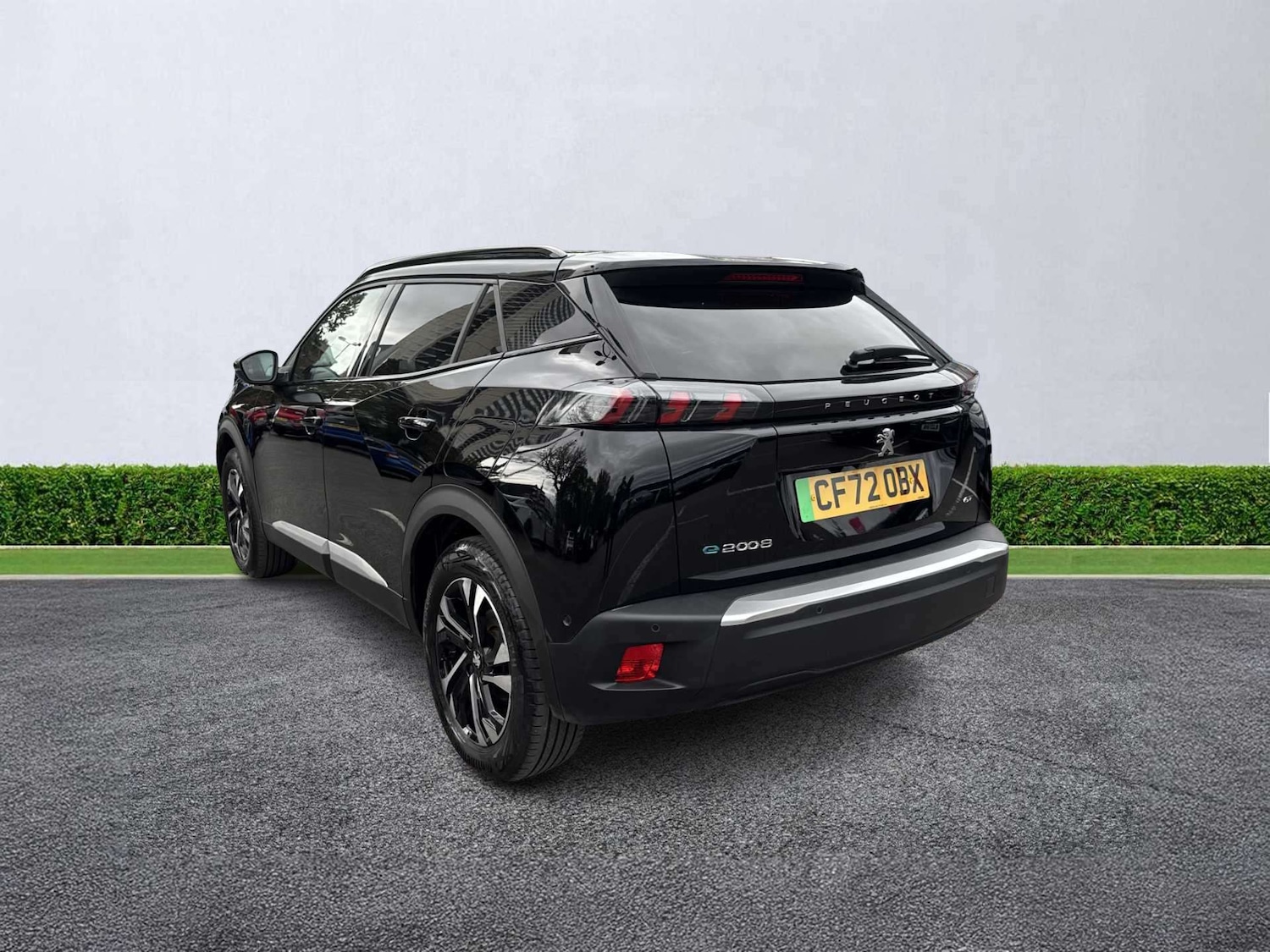 Used Peugeot E-2008 2023 for sale - 77028118: Photo 2