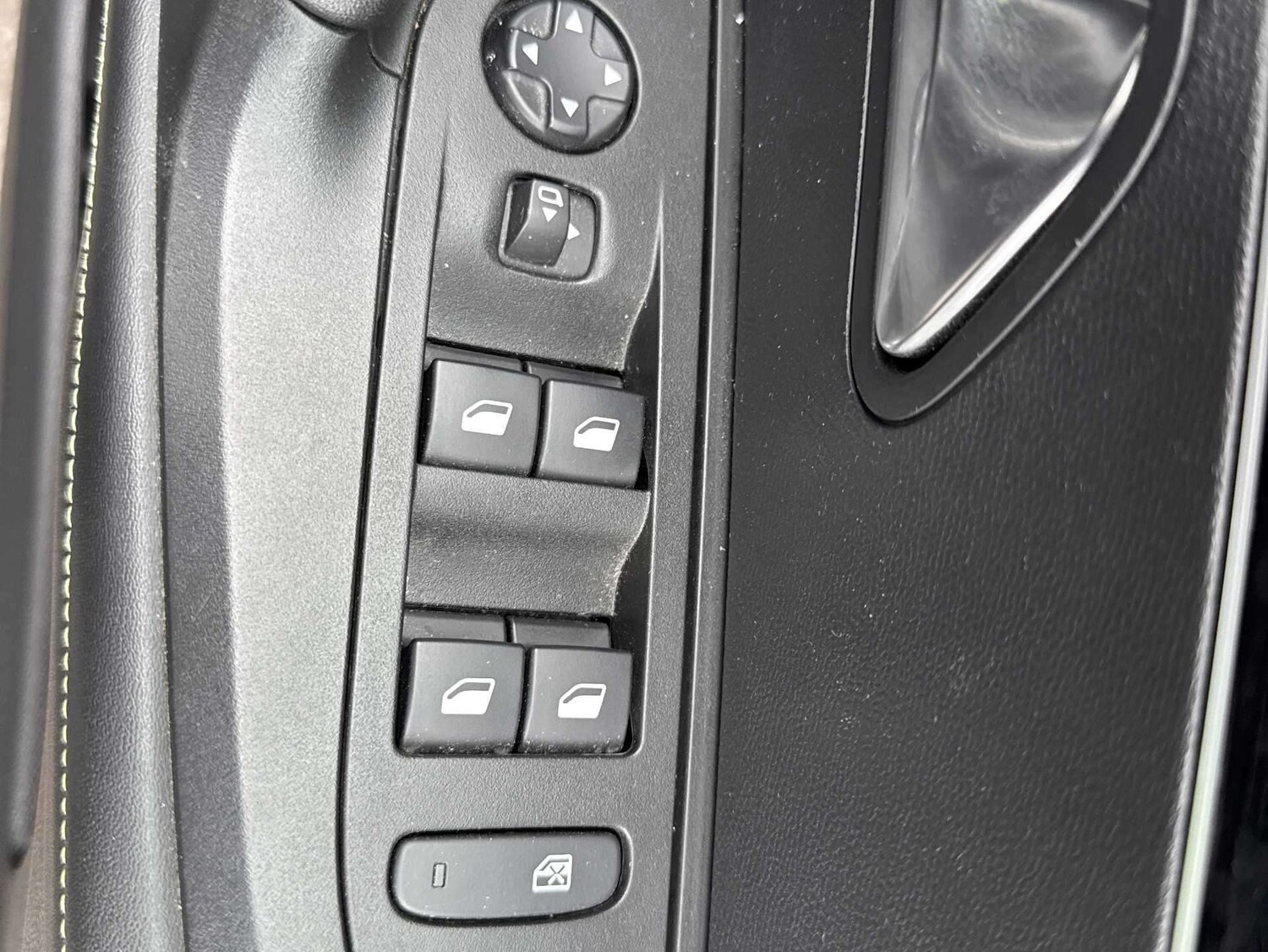 Used Peugeot E-2008 2023 for sale - 77028118: Photo 21