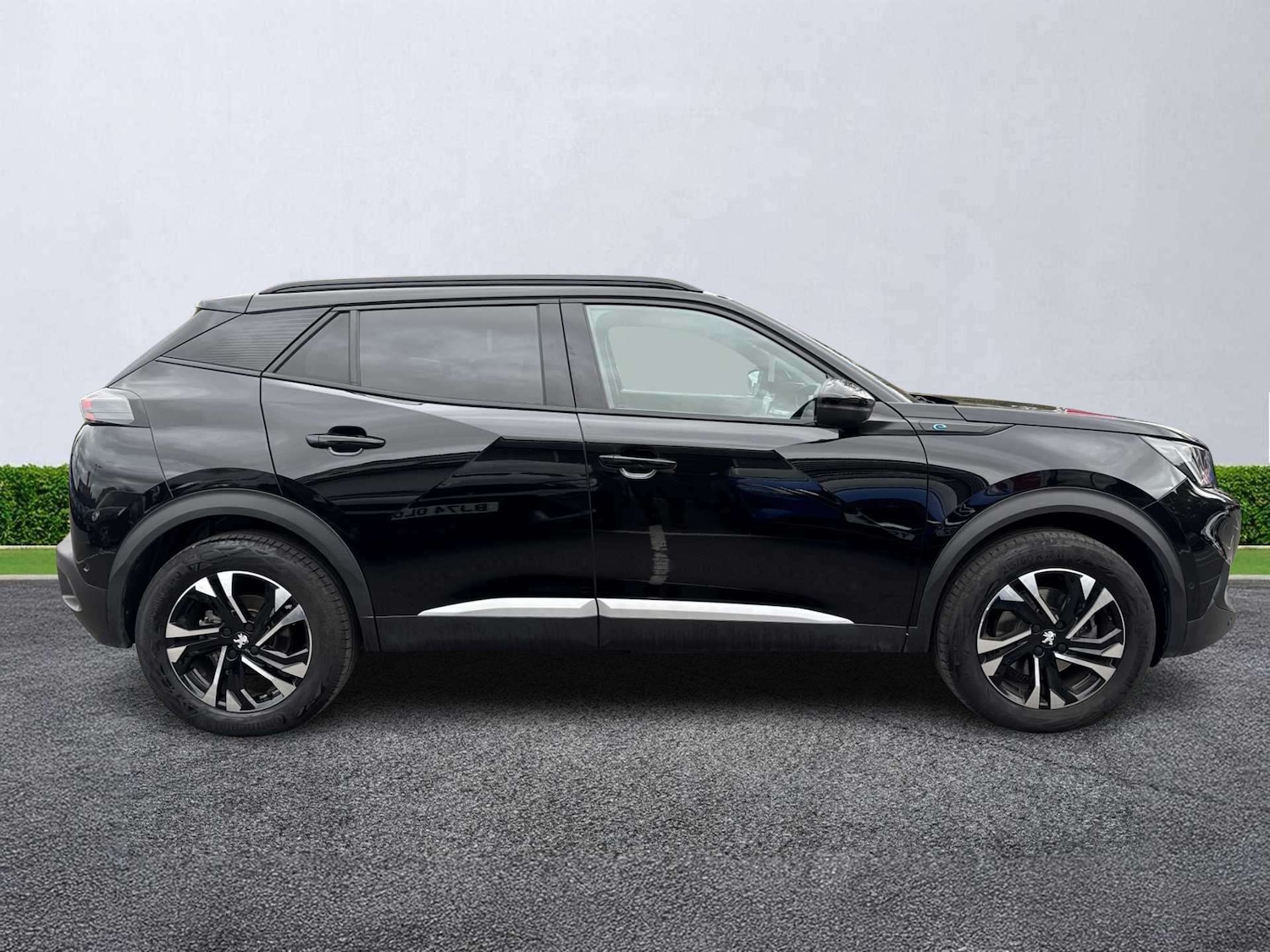 Used Peugeot E-2008 2023 for sale - 77028118: Photo 5