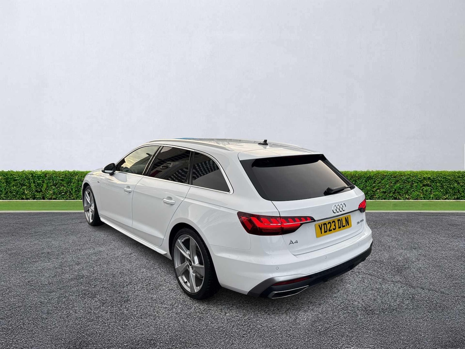 Used Audi A4 2023 for sale - 76655904: Photo 2