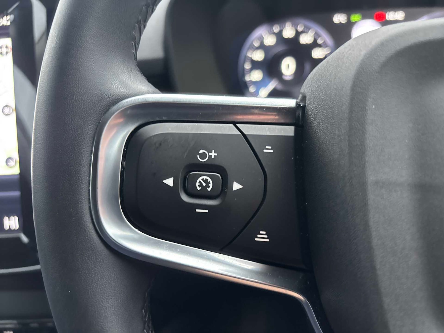 Used Volvo XC40 2022 for sale - 77775197: Photo 23