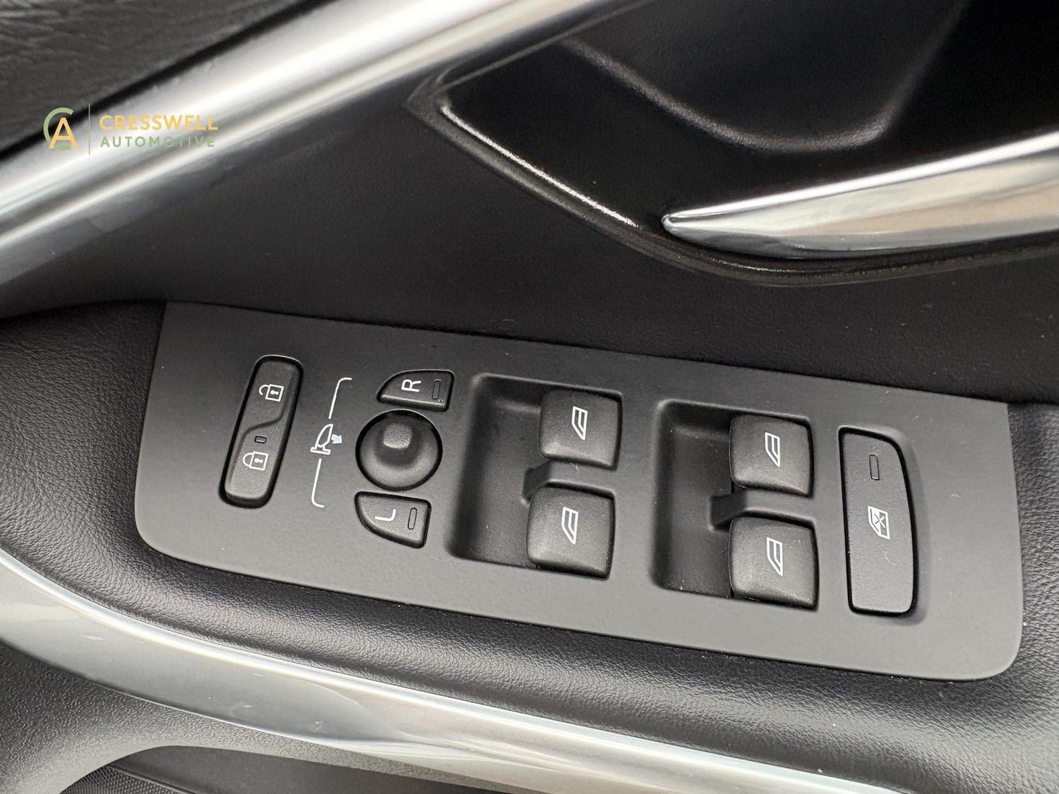 Used Volvo V40 2016 for sale - 77124276: Photo 24