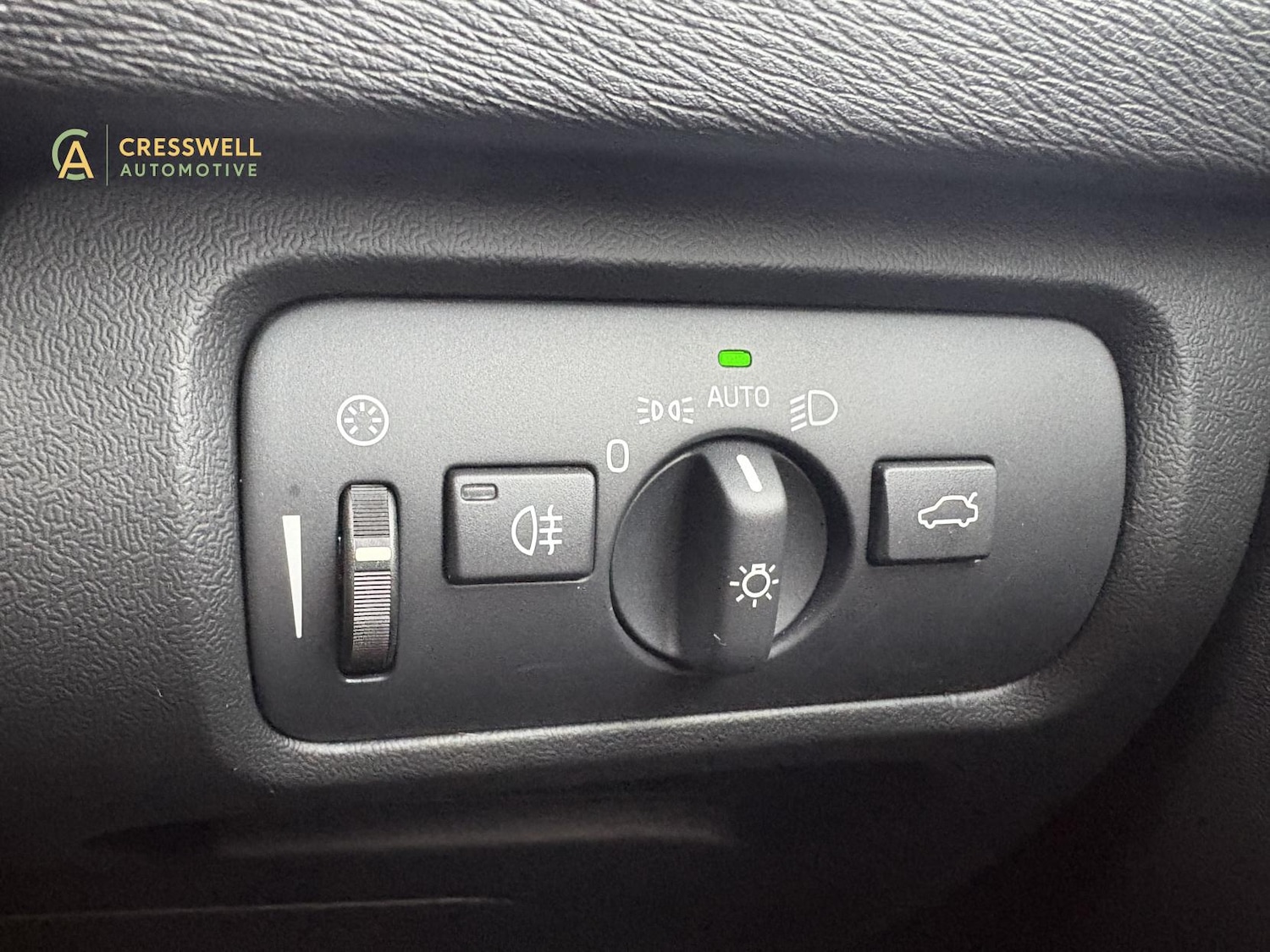 Used Volvo V40 2016 for sale - 77124276: Photo 28