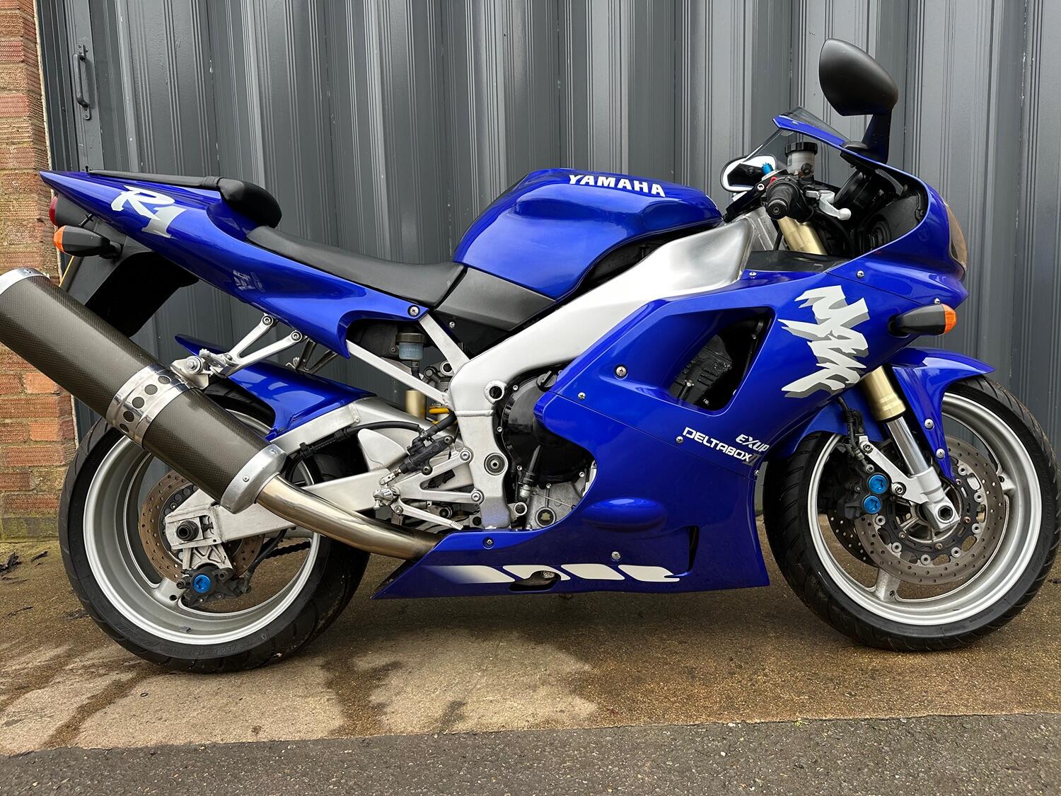 Yamaha R1