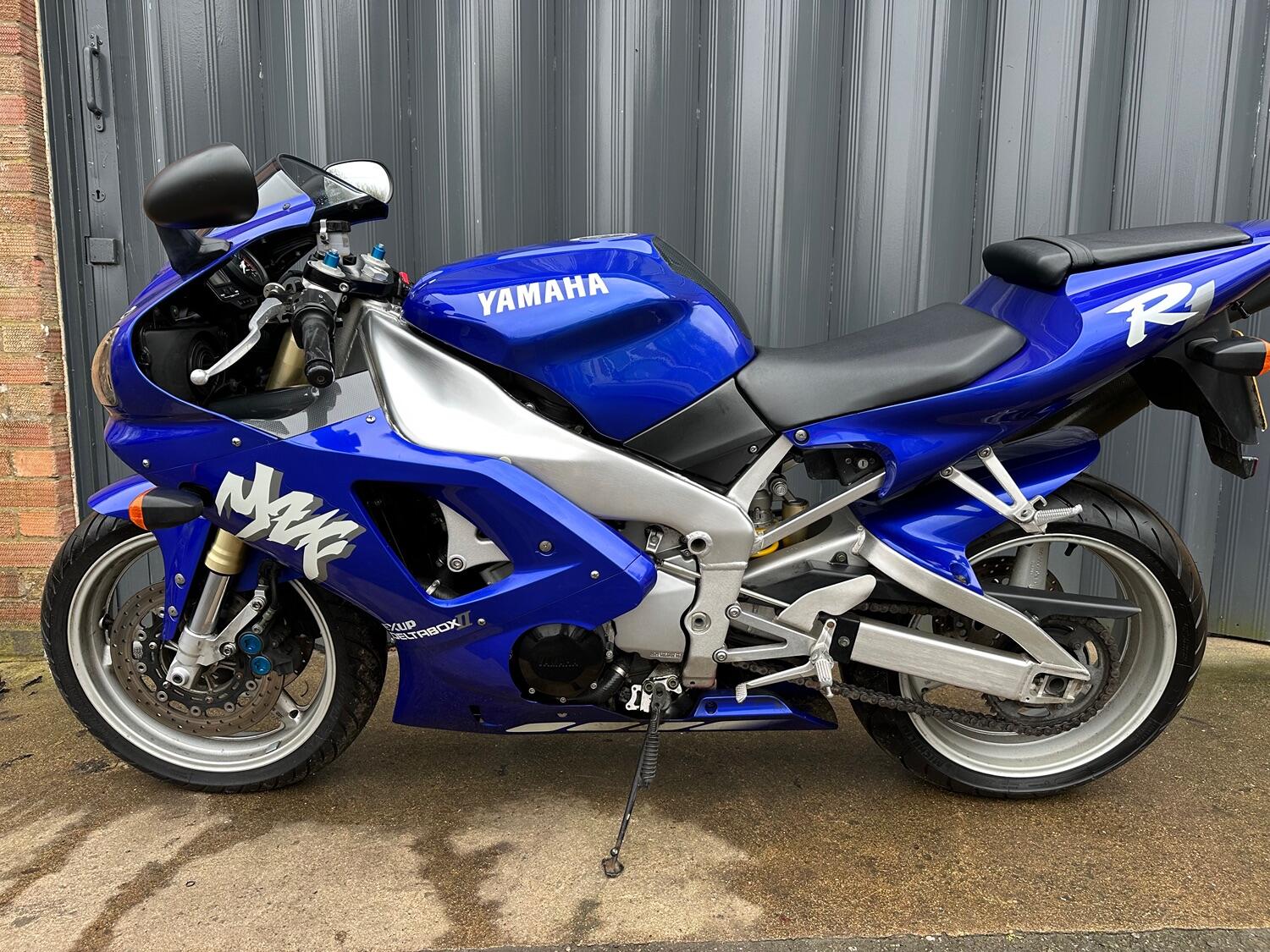 Yamaha R1