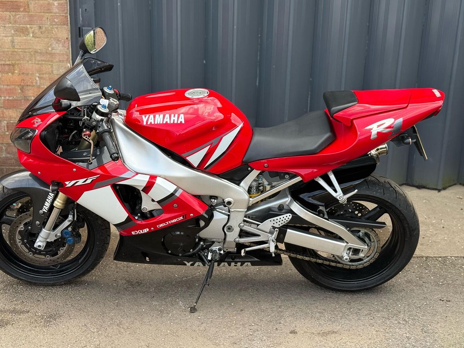 Yamaha YZF-R1