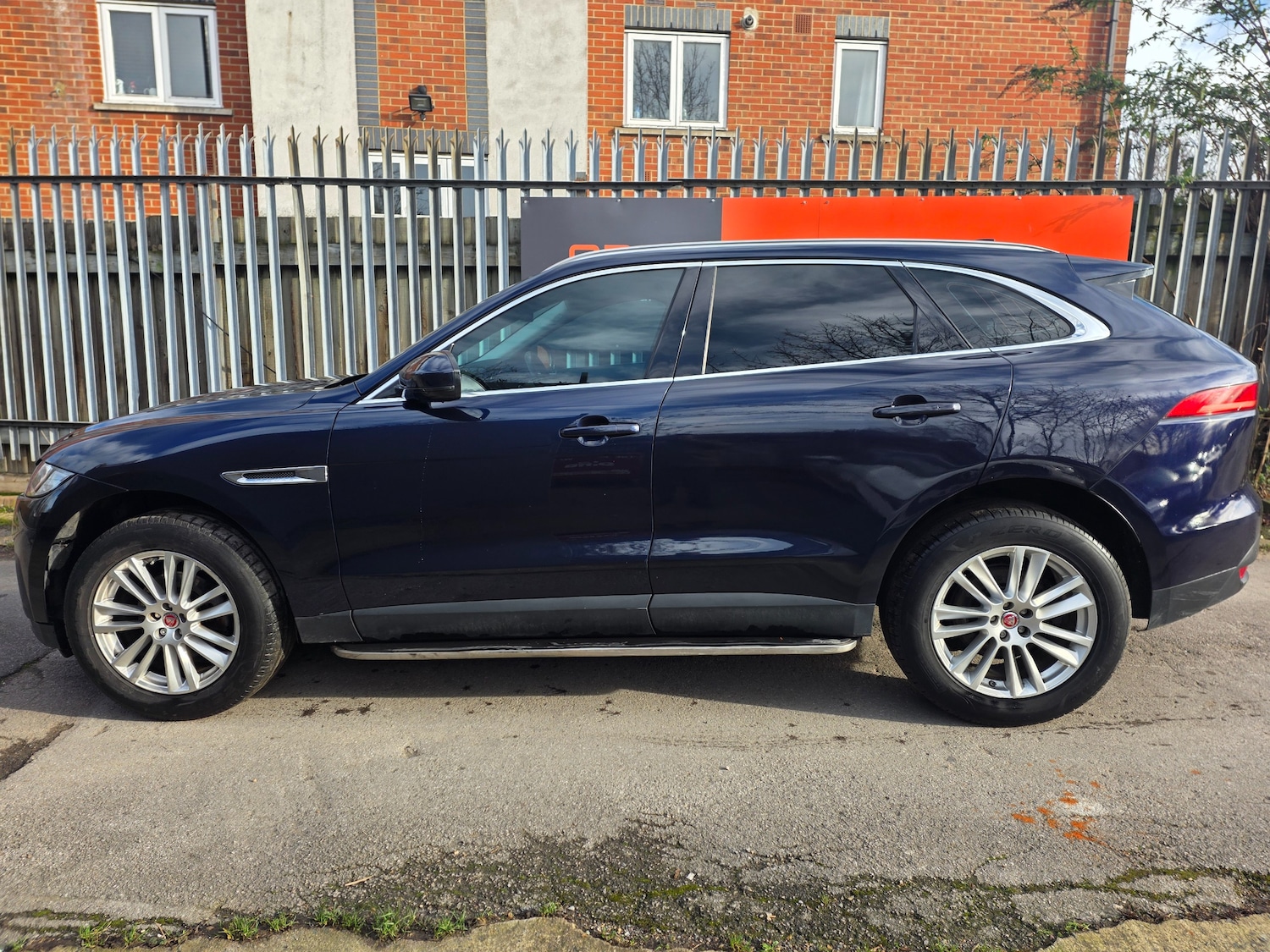 Used Jaguar F-Pace 2017 for sale - 77312993: Photo 4