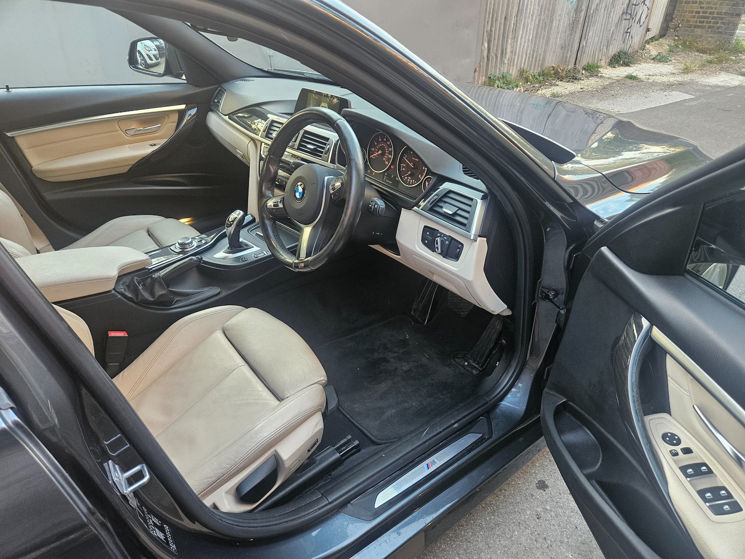 Used BMW 3 Series 2017 for sale - 76281106: Photo 12