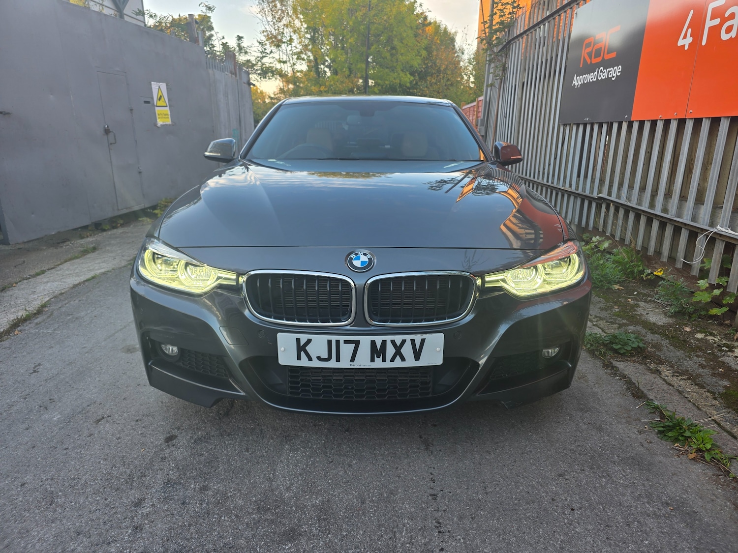 Used BMW 3 Series 2017 for sale - 76281106: Photo 2