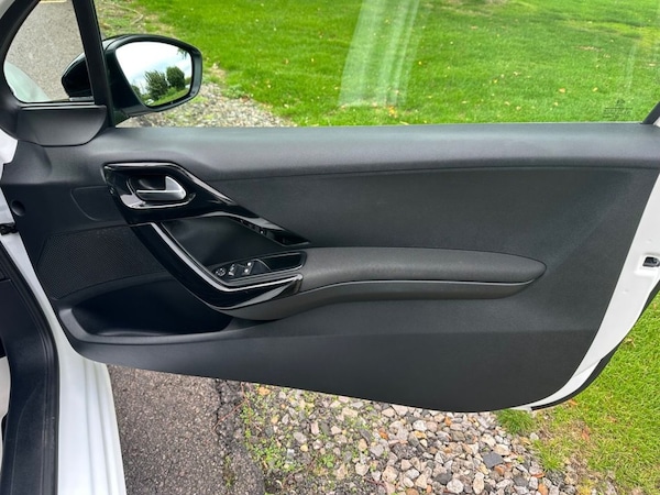 Used Peugeot 208 2017 for sale - 75998863: Photo 15