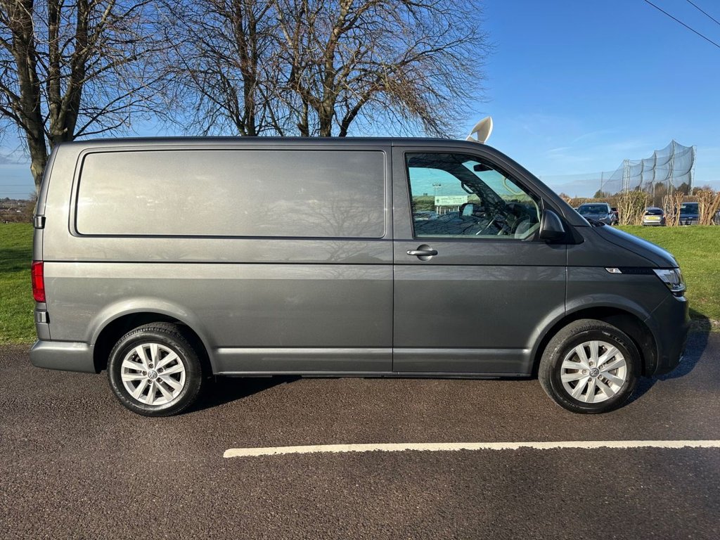 Used Volkswagen Transporter 2021 for sale - 77133677: Photo 2