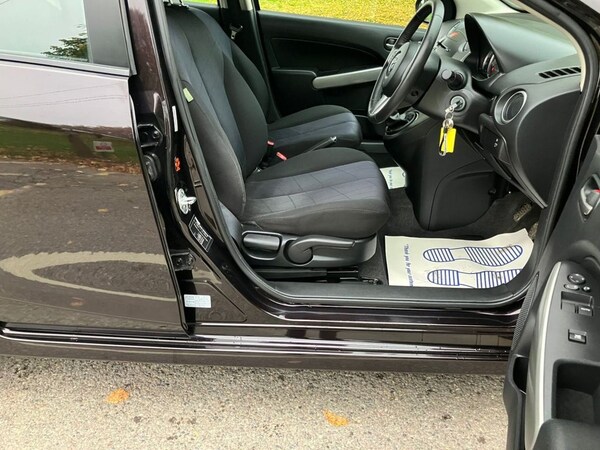 Used Mazda Mazda2 2011 for sale - 76280265: Photo 18