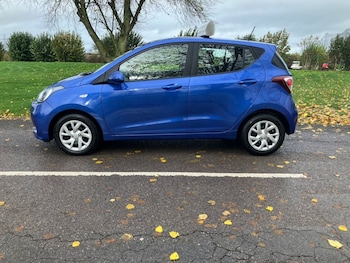 Used Hyundai i10 2018 for sale - 76536109: Photo