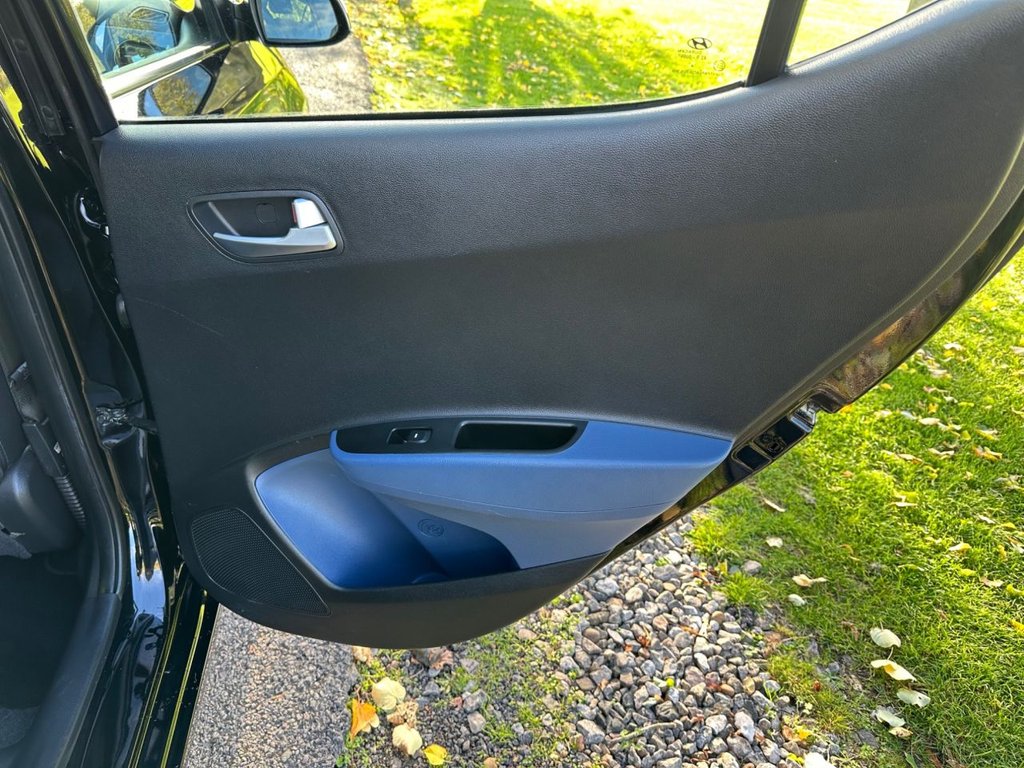 Used Hyundai i10 2015 for sale - 76367895: Photo 15