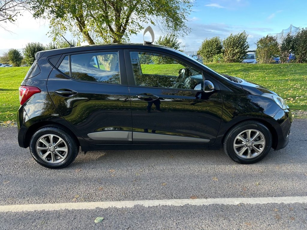 Used Hyundai i10 2015 for sale - 76367895: Photo 2