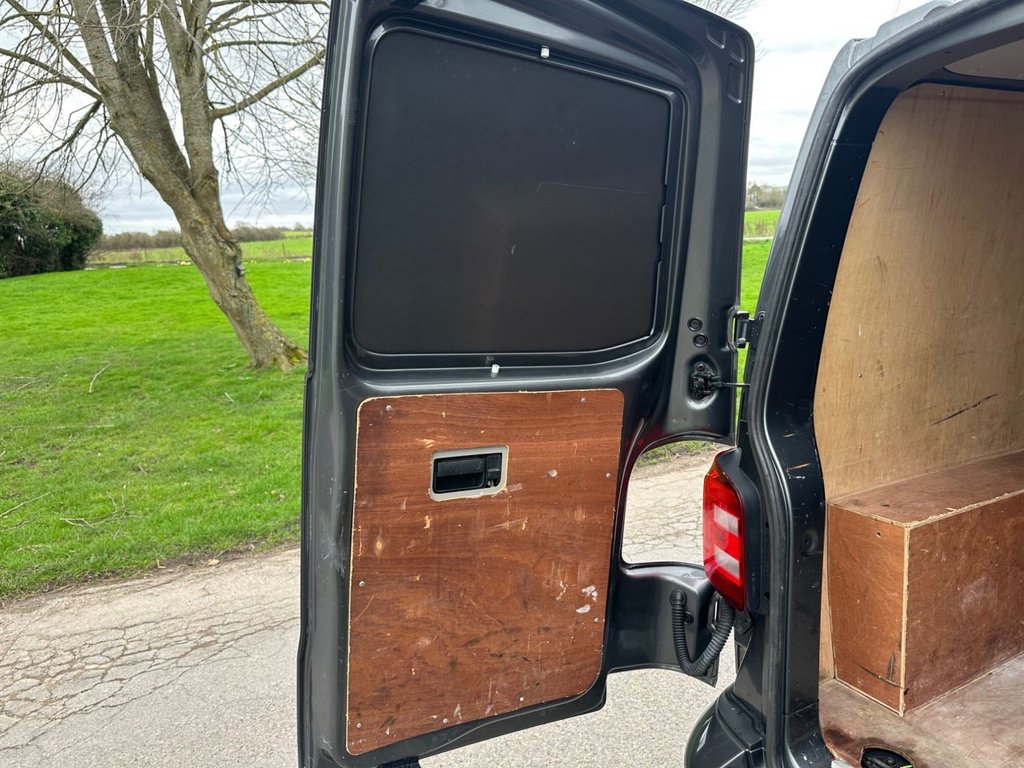 Used Volkswagen Transporter 2018 for sale - 77693103: Photo 10