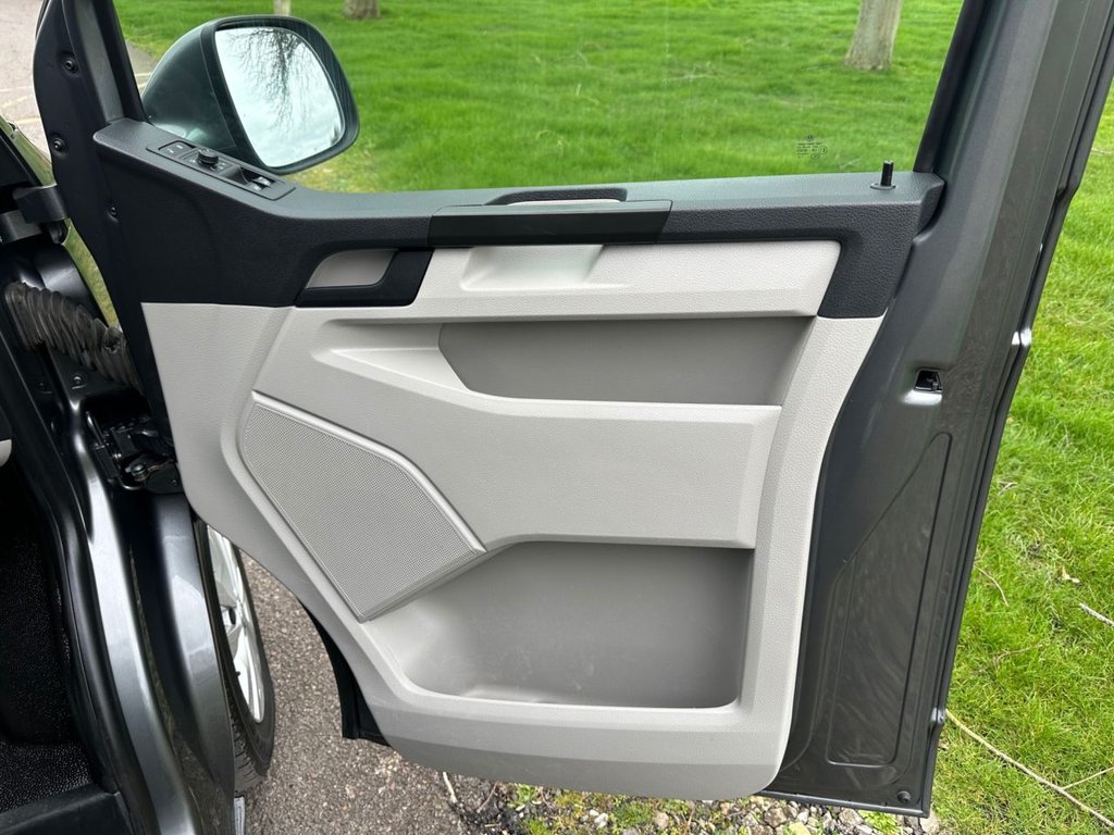 Used Volkswagen Transporter 2018 for sale - 77693103: Photo 15