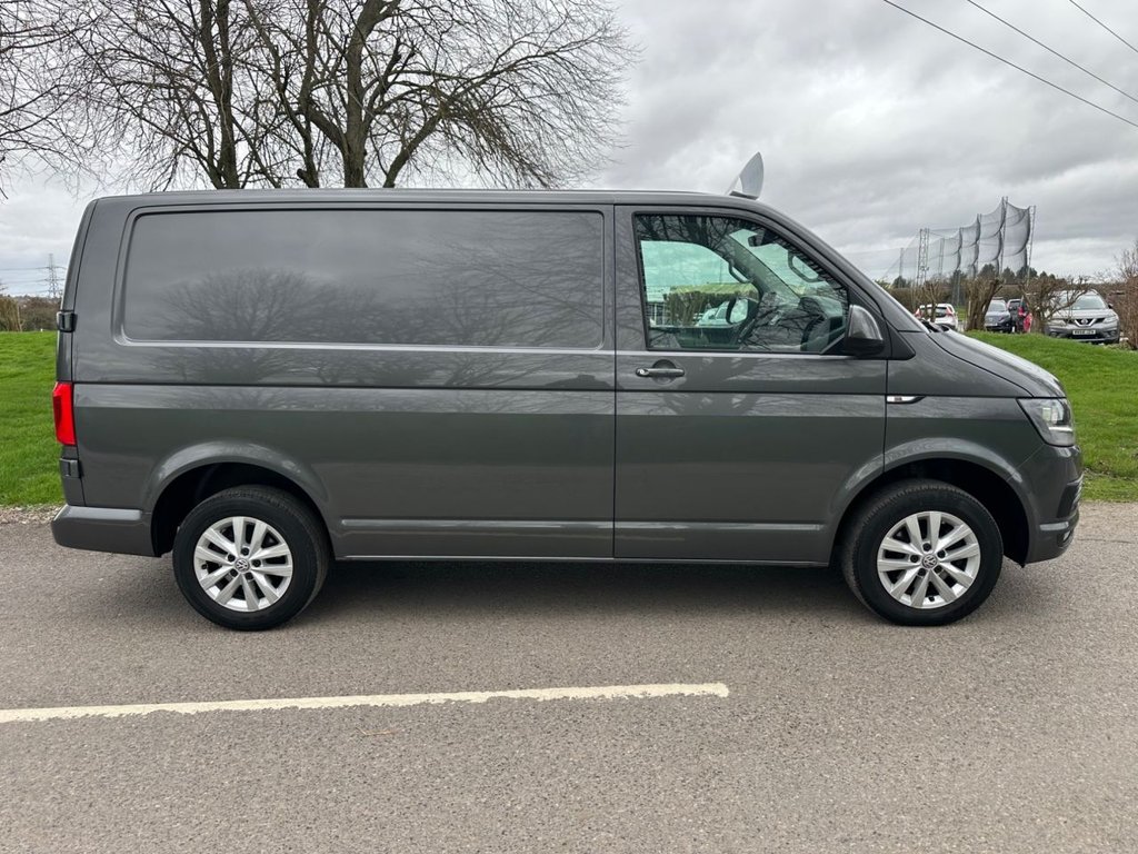 Used Volkswagen Transporter 2018 for sale - 77693103: Photo 2