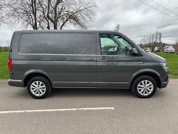 Used Volkswagen Transporter 2018 for sale - 77693103: Photo