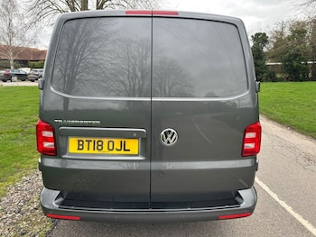 Used Volkswagen Transporter 2018 for sale - 77693103: Photo