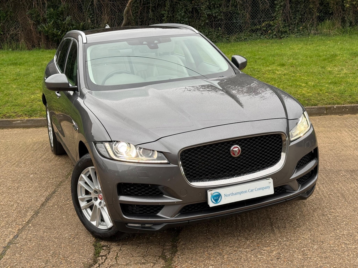 Used Jaguar F-Pace 2019 for sale - 77794455: Photo 4