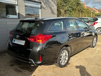 Used Toyota Auris 2014 for sale - 76307674: Photo