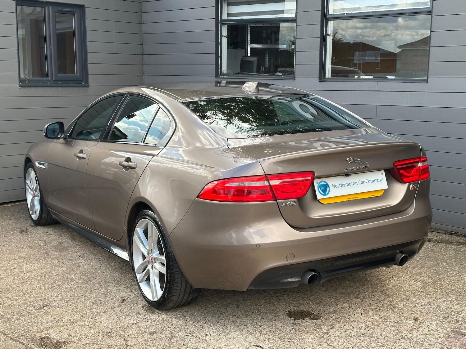 Used Jaguar XE 2016 for sale - 76031604: Photo 12