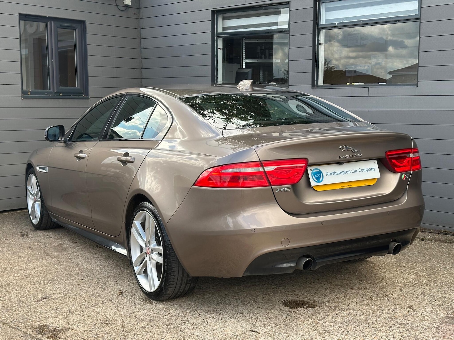Used Jaguar XE 2016 for sale - 76031604: Photo 13