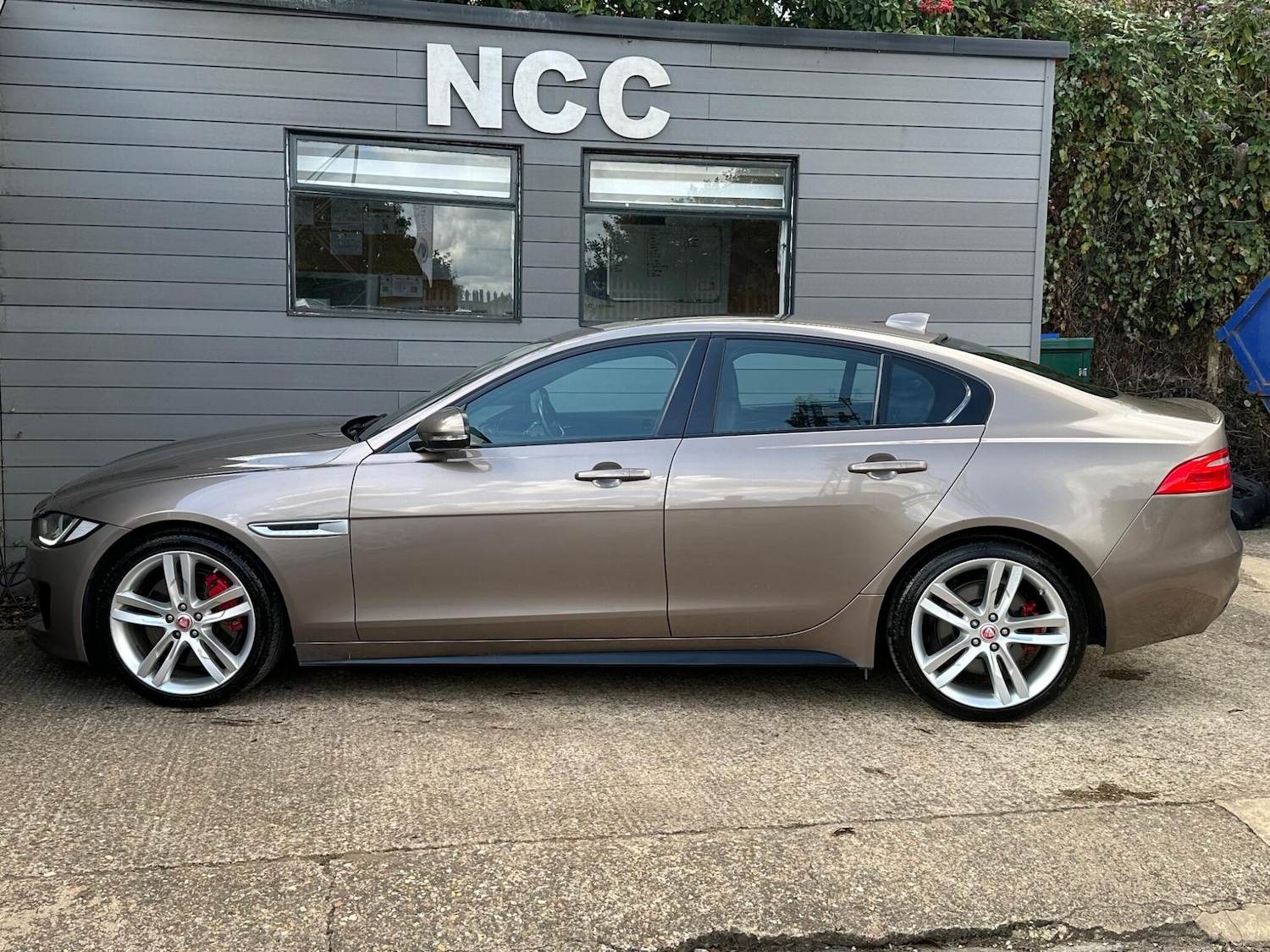 Used Jaguar XE 2016 for sale - 76031604: Photo 14
