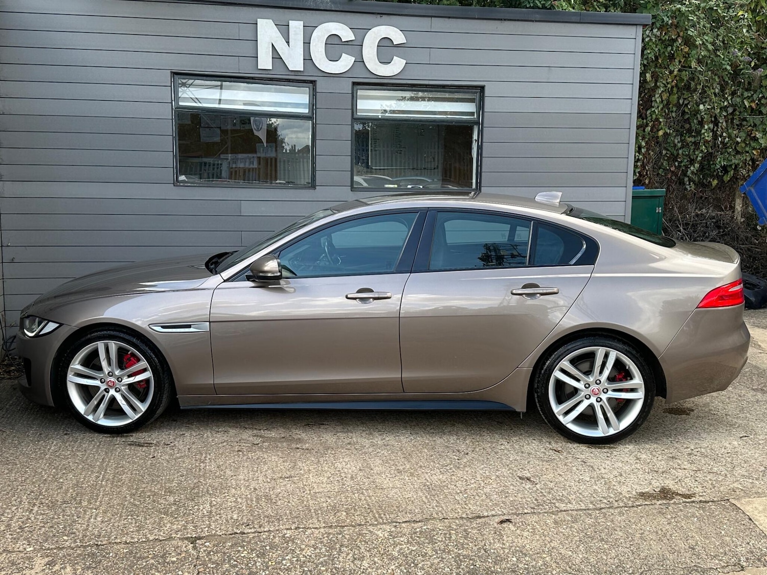 Used Jaguar XE 2016 for sale - 76031604: Photo 15