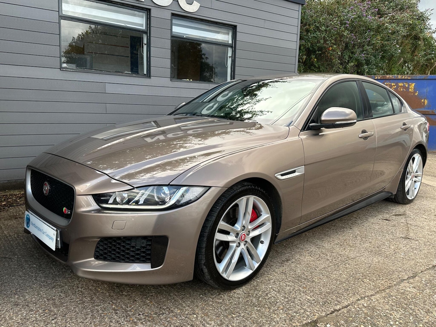Used Jaguar XE 2016 for sale - 76031604: Photo 16