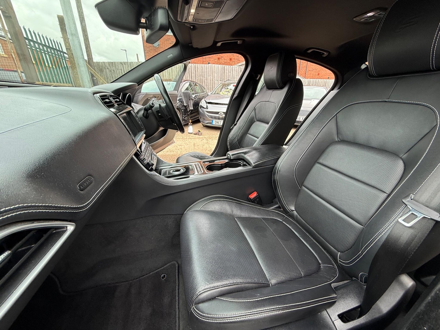Used Jaguar XE 2016 for sale - 76031604: Photo 22