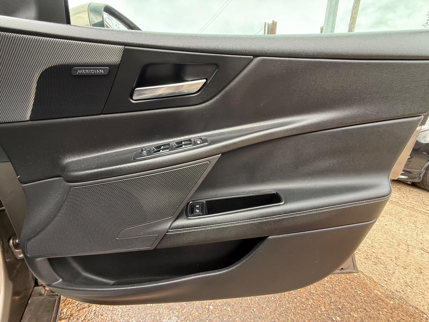 Used Jaguar XE 2016 for sale - 76031604: Photo 25