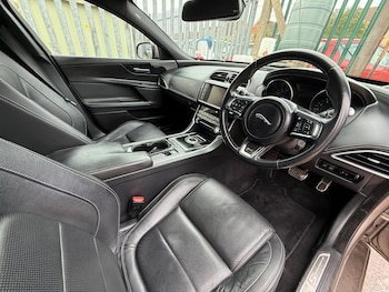 Used Jaguar XE 2016 for sale - 76031604: Photo 3