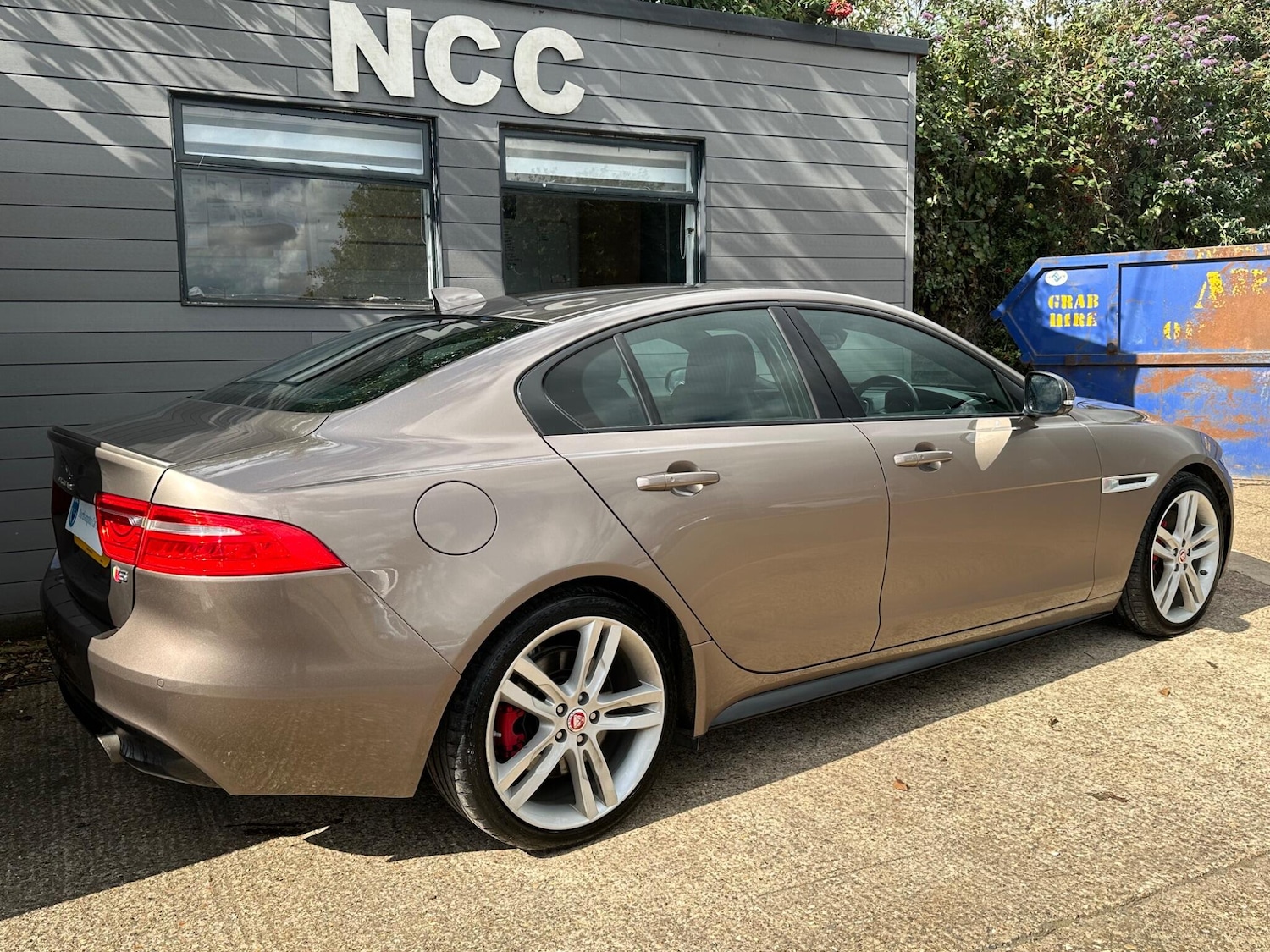 Used Jaguar XE 2016 for sale - 76031604: Photo 8