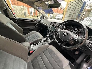 Used Volkswagen Golf 2016 for sale - 76121243: Photo
