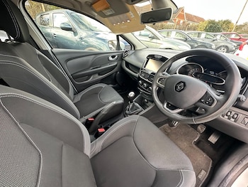 Used Renault Clio 2017 for sale - 76997344: Photo