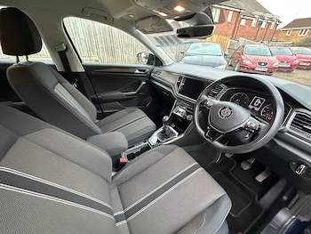 Used Volkswagen T-Roc 2019 for sale - 77155288: Photo