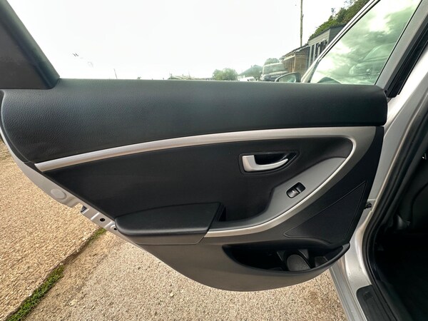 Used Hyundai i30 2013 for sale - 75458729: Photo 13