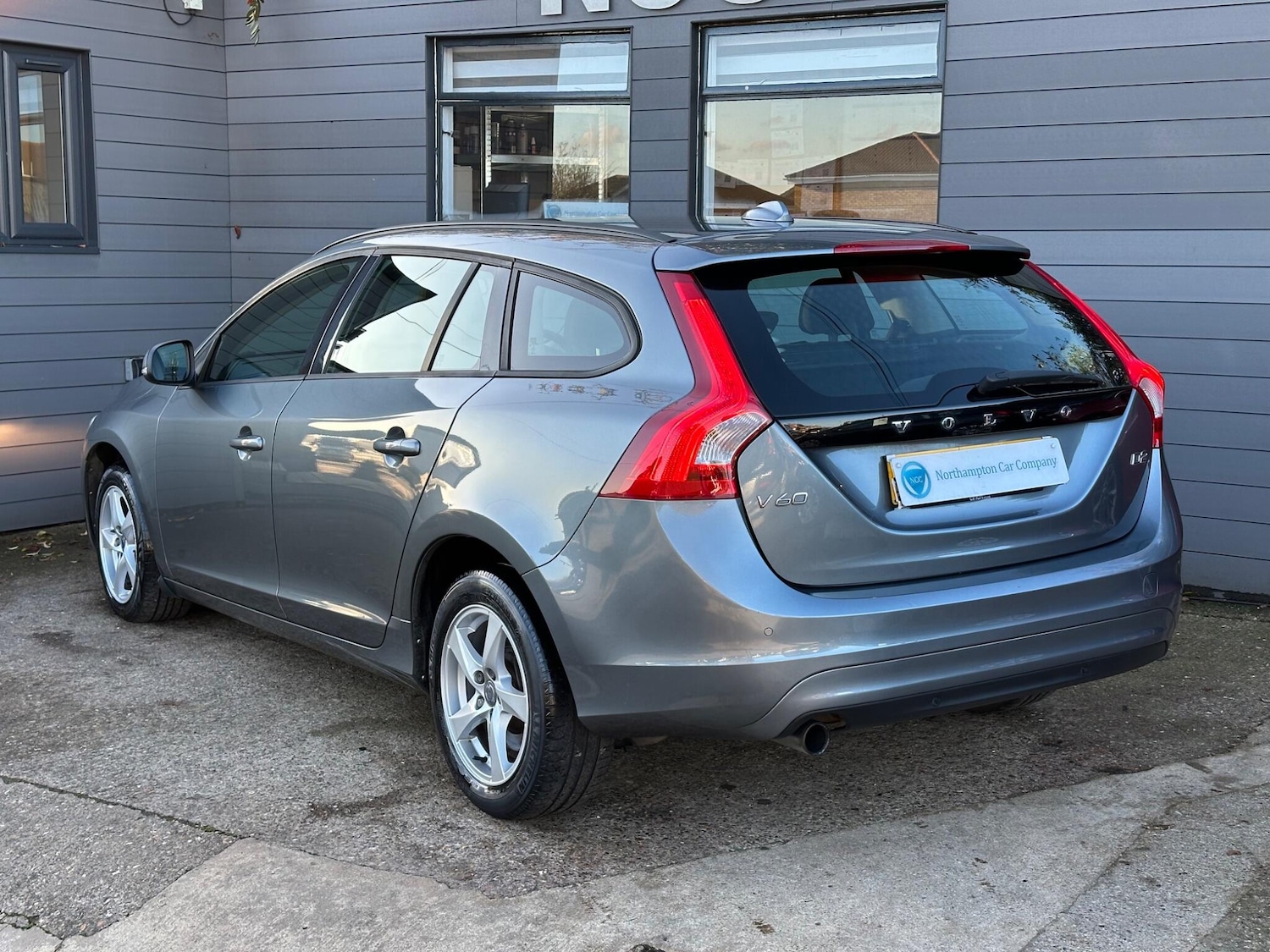 Used Volvo V60 2017 for sale - 76688750: Photo 12