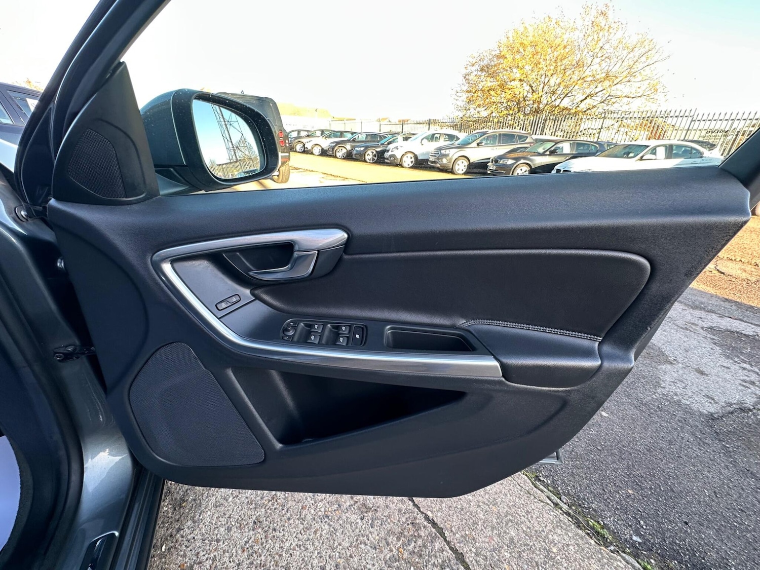 Used Volvo V60 2017 for sale - 76688750: Photo 26