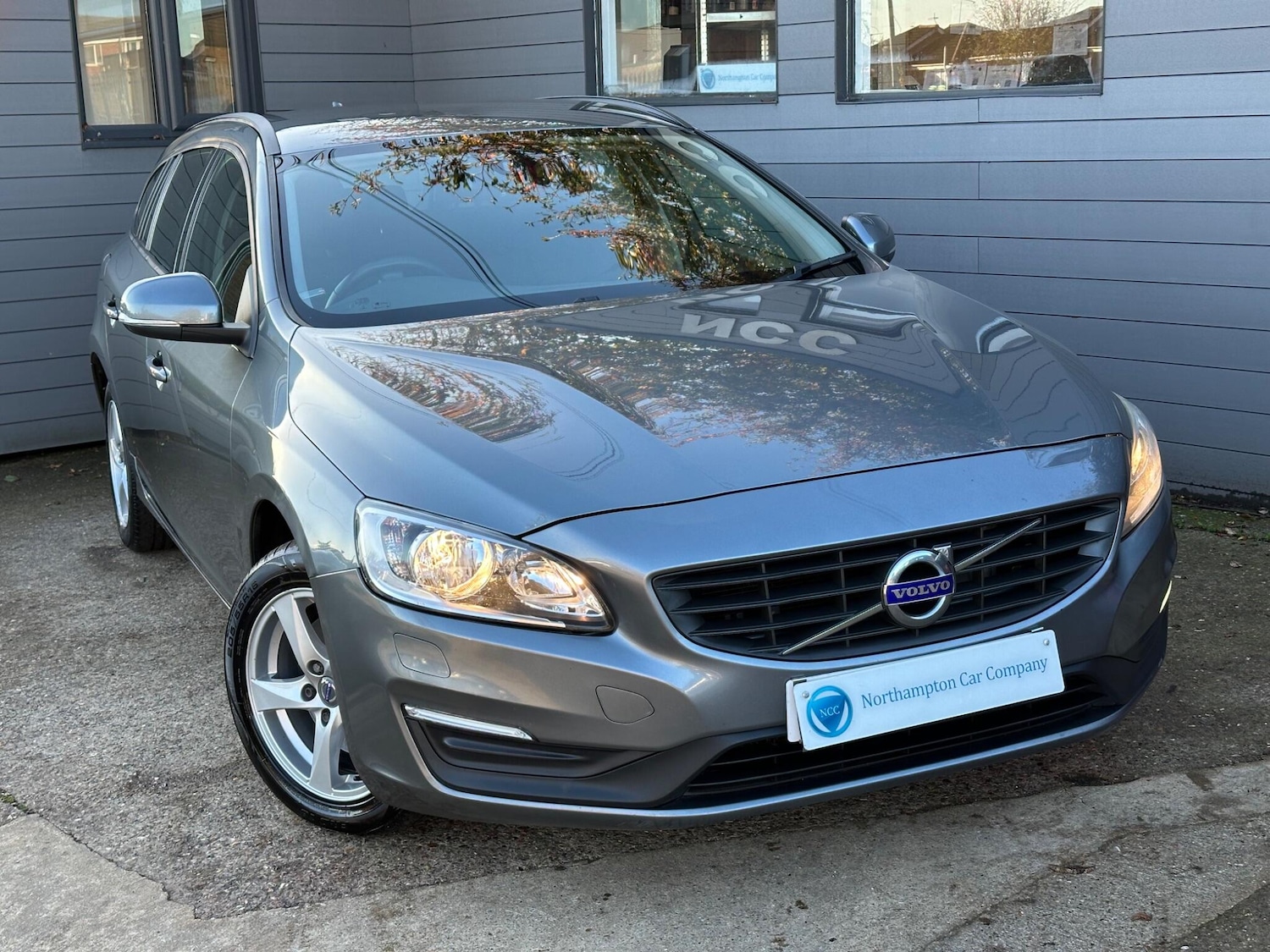 Used Volvo V60 2017 for sale - 76688750: Photo 5